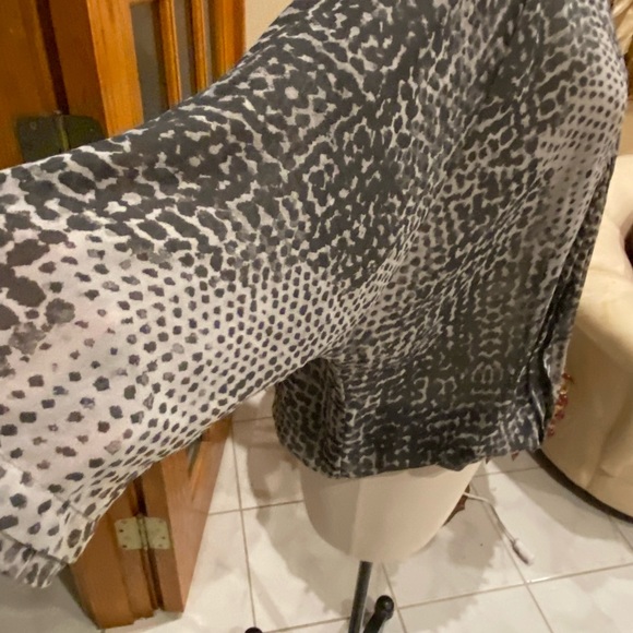 Blouse by A.n.a a new approach size XL grey /white He needed in front semisheer - Picture 4 of 13